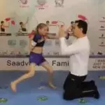 Beeindruckende Boxdemonstration dieses 8-jährigen Mädchens