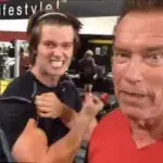 Das ideale Geburtstagsgeschenk: Arnold Schwarzenegger trainiert seinen Sohn!