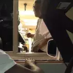Sehen Sie was Floyd Mayweather nach dem letzten Kampf in seiner Karriere macht