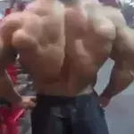 Das ist der Mann mit dem stärksten Rücken der Welt! Einfach krass!