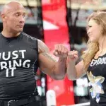 Ronda Rousey und The Rock halten im Ring zusammen