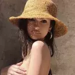 Emily Ratajkowski postet Urlaubserinnerungen mit viel, viel Haut