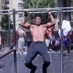 Können Sie bei dieser unmenschlichen Klimmzug-Challenge mithalten?