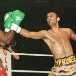 Sehen Sie den Prinzen Naseem Hamed, einen provokanten und verrückten Boxer, der keine Deckung braucht