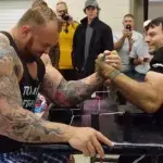 Game of Thrones: Der Berg trifft auf Devon Larratt, Weltmeister im Armdrücken