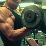 6 Übungen für den Bizeps und Trizeps im Fitnessstudio