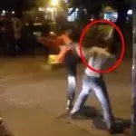 Street Fight: Er streckt seinen Gegner mit einem heftigen Headkick zu Boden!