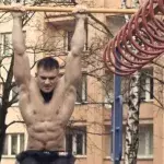 Ohne Vergleich! Niemand macht Klimmzüge wie Adam Raw!