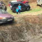 Fiat Punto wagt sich auf Offroad-Strecke
