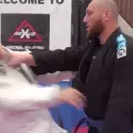Dieser Judo Trainer dreht durch und attackiert einen Schüler