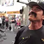Arnold Schwarzenegger legt Fitness-Freaks auf's Kreuz