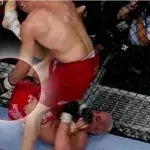 MMA: Er schlägt seinem Gegner auf den Hintern mitten im Kampf!