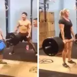 Er lässt sich in der Trainingshalle von einem Mädchen demütigen