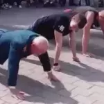 Ein 77-jähriger Veteran überrascht Jugendliche während eines Liegestützwettbewerbes in der Ukraine