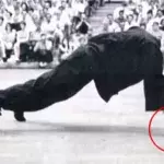 Bruce Lee schafft Liegestützen mit nur zwei Fingern