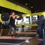 Fail: 115 kg Kreuzheben, er knallt dabei mit dem Kopf gegen die Wand.