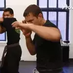 Krav Maga: Wie führt man einen perfekten Ellenbogenschlag aus?