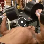 Ein 73 kg schwerer Bodybuilder stemmt 140 kg