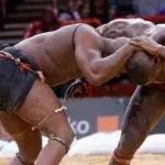 Gambisches Wrestling: Entdeckt die angsteinflößende Mischung aus Ringen und Boxen