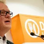 Wegen Kritik an Ausländerstopp: Tafel-Chef attackiert Kanzlerin Merkel
