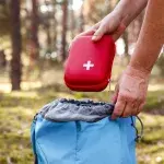Richtig vorbereitet: Was muss alles in die Reiseapotheke?