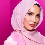 Amena Khan: L'Oréal-Model für Shampoo trägt Hijab