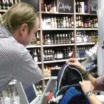 Ladendiebstahl: Wie weit dürfen Kassierer gehen, wenn sie jemanden verdächtigen?