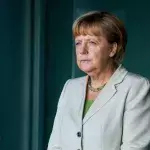 Angela Merkel muss sich im Bundestag gegen Impf-Kritiker behaupten. 
