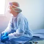 Ärzte arbeiten mit Corona-Infektion in Belgien
