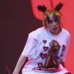 Billie Eilish hat sich böse verletzt
