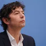Christian Drosten wird angeklagt.