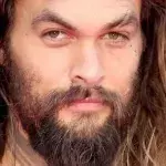 Jason Momoa: Der Schauspieler wird von einem Bulldozer umgefahren