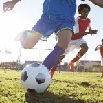Diese Jugendlichen werden beim Fußballtraining heftig überrascht: Was sie sehen, schockiert sie zutiefst