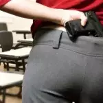 Lehrer machen Waffenausbildung, denn in diesen Klassenzimmern sind bald Pistolen erlaubt