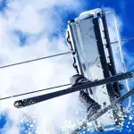 Drama am Skilift: Junge baumelt an der Hand seines Vaters. Dann haben Jugendliche verrückte Idee