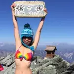 Für ein neues Foto geht die "Bikini-Bergsteigerin" ein tödliches Risiko ein