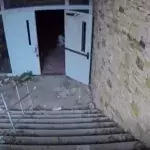 Mann steigt in verlassene Leichenhalle: Was er dort entdeckt, ist grauenhaft!