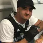 Benjamin Lloyd: Ein Tattookünstler tätowiert Kinder