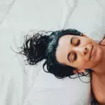 Mit Nassen Haaren schlafen: Ja oder Nein?