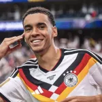 „Er ist heute im Mannschaftstraining voll dabei“ Wann kehrt Musiala wirklich zurück?