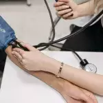 Gefährliche Blutdruckwerte: Forscher:innen decken verbreiteten Irrtum auf