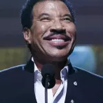 Lionel Richie 2022 (51930307118) (cropped)