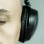 Musikalbum mit den Augen produzieren