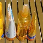 Sonnencreme vom Vorjahr wegschmeißen