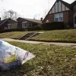 Zu Hause muss er einen Müllsack anziehen - Bild: Getty Images