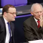 Zu wenig Impfstoff in Deutschland? Schäuble hält Spahns Entscheidung für "richtig"