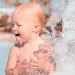 Kinder sollten möglichst früh sicheres Schwimmen lernen