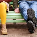 Beim Benching wird man von seinem Date "warmgehalten"