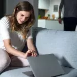 Heimliche Google-Suche von Frauen