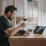 Wenn du diese Charaktereigenschaften hast, wirst du süchtig nach Dating-Apps